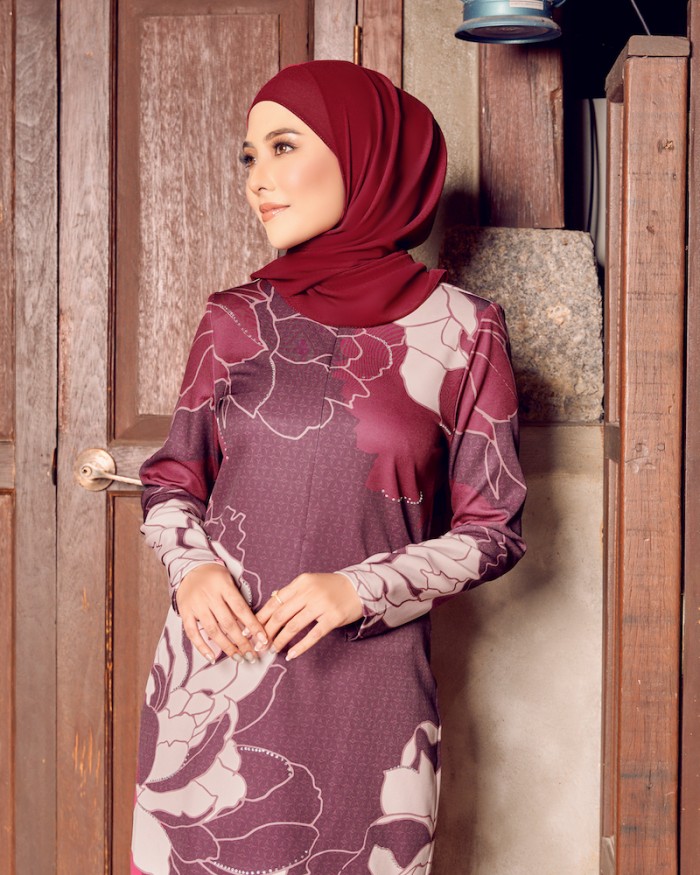 DINANG CRYSTAL KURUNG - BURGUNDY
