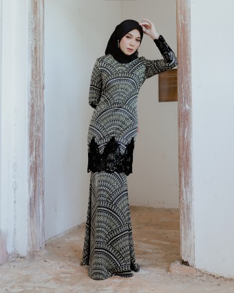 YUSRA LACE KURUNG - BLACK