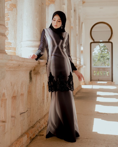 DAZNIA LACE KURUNG - BLACK