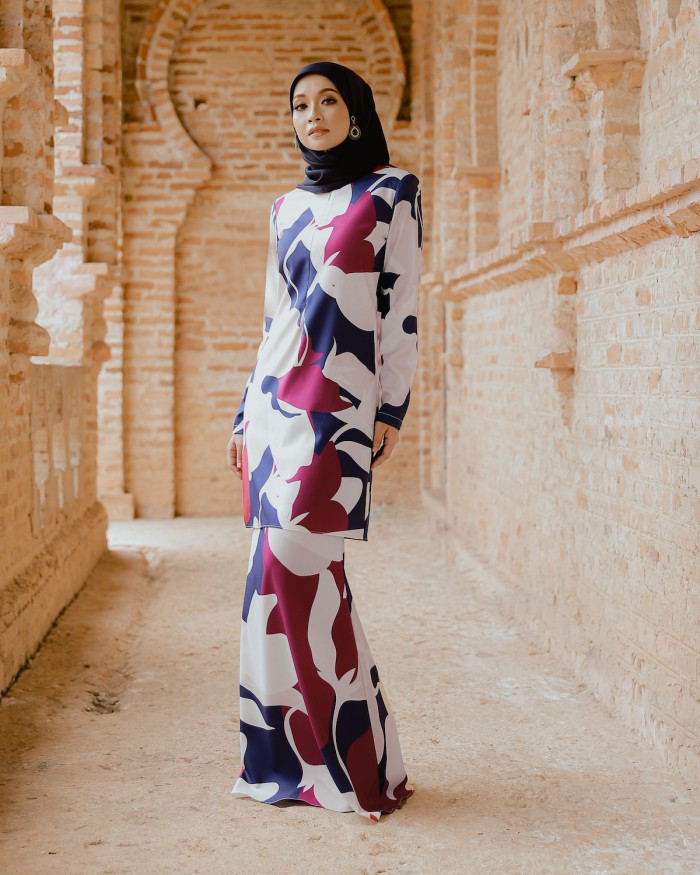 NIKA KURUNG - NAVY WHITE
