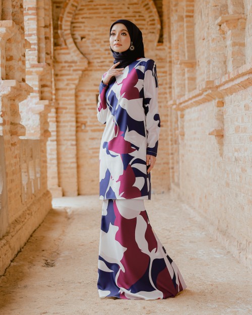 NIKA KURUNG - NAVY WHITE