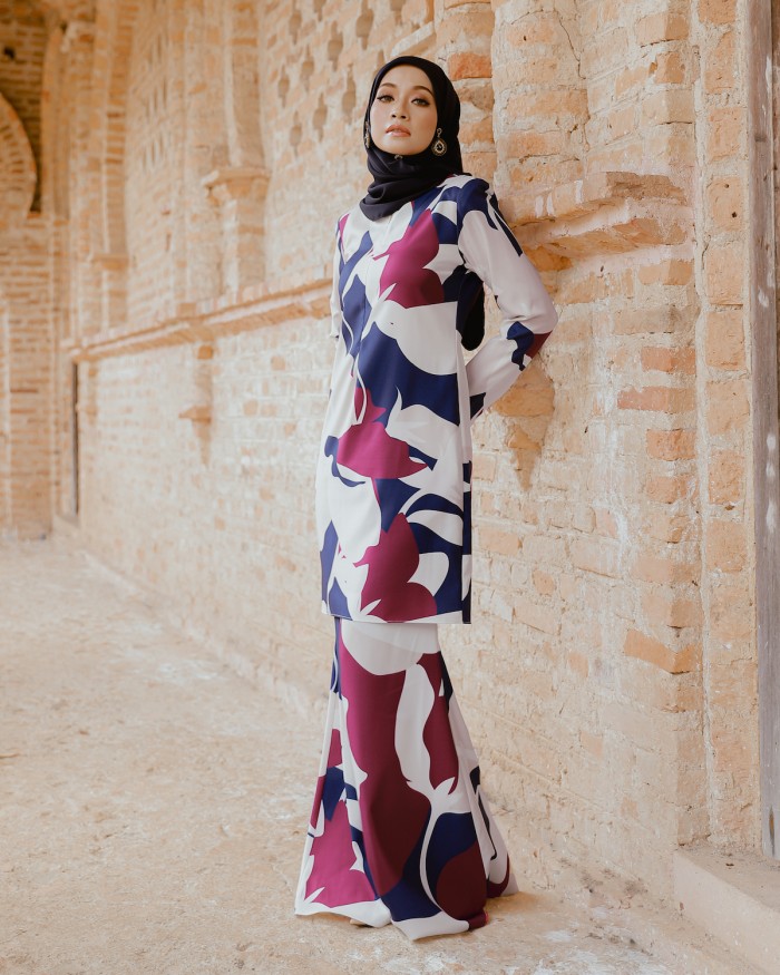 NIKA KURUNG - NAVY WHITE