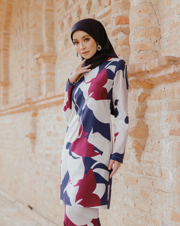 NIKA KURUNG - NAVY WHITE