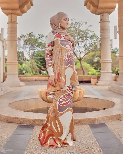 MARINI CRYSTAL KURUNG - NUDE BROWN